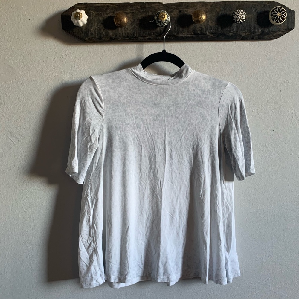AE Loose white turtle neck